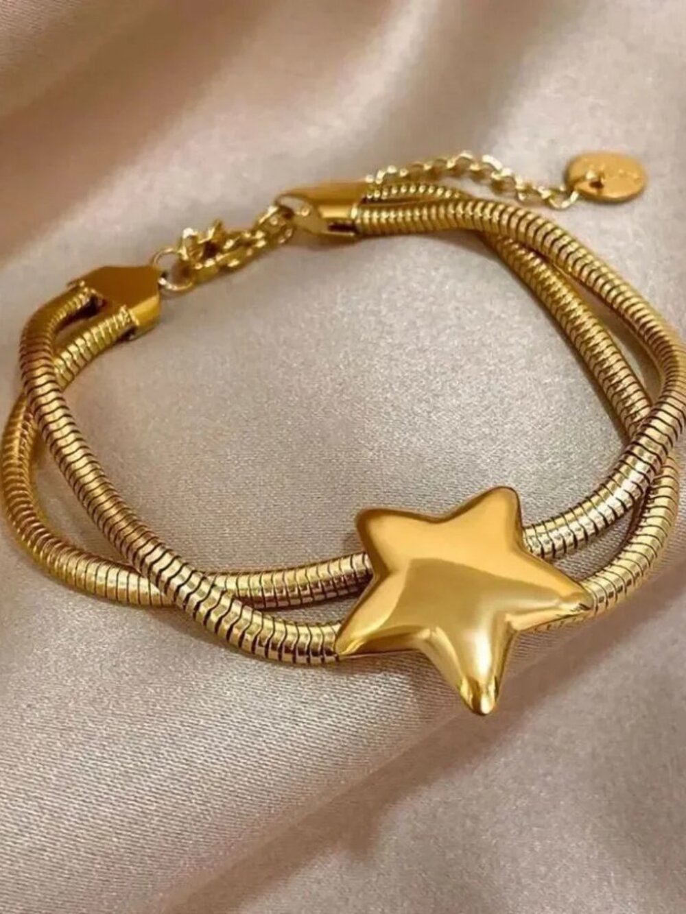 Gold Star Bracelet Q14
